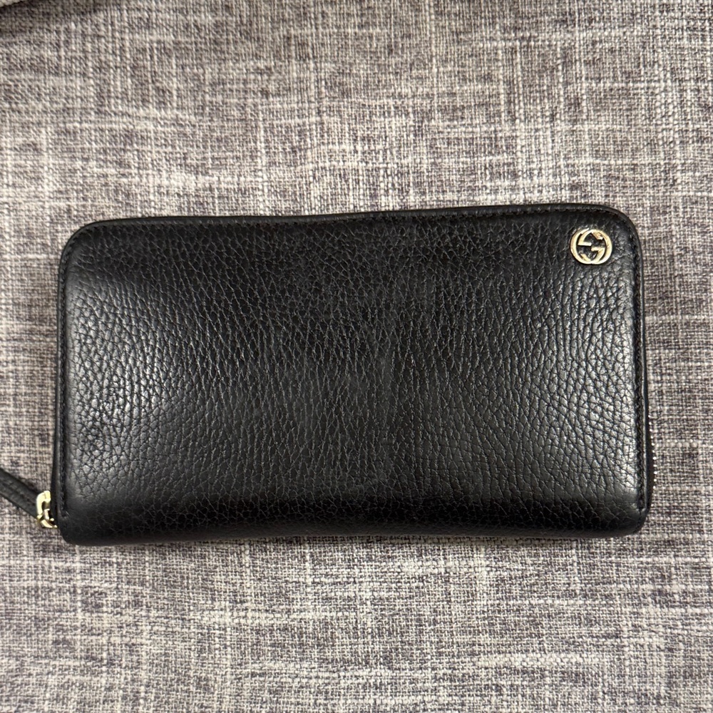 Gucci Black Leather Wallet with Gold Emblem - Picture 1 of 9